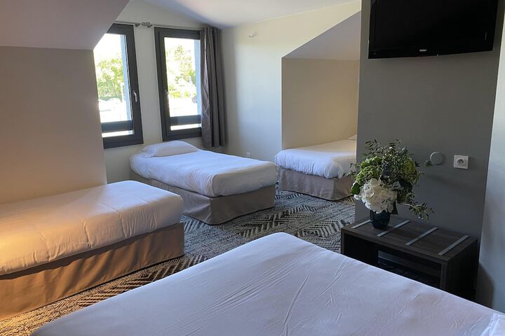 Room 9 of 35