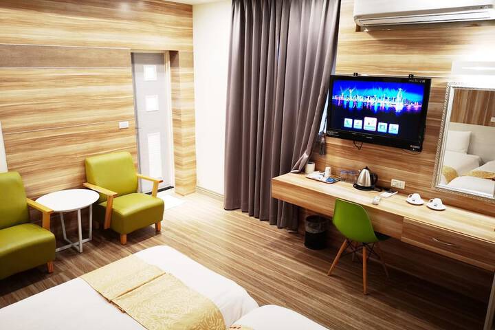 Room 21 of 28