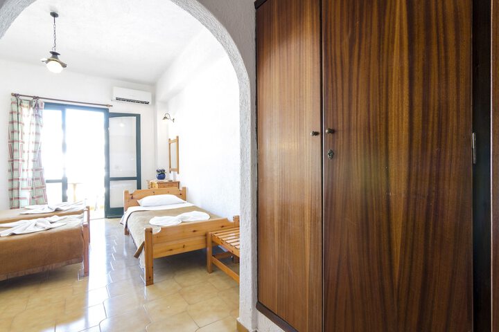 Room 6 of 24