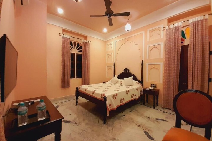 Room 13 of 23