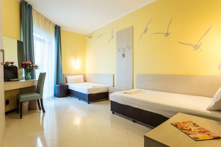 Room 15 of 76