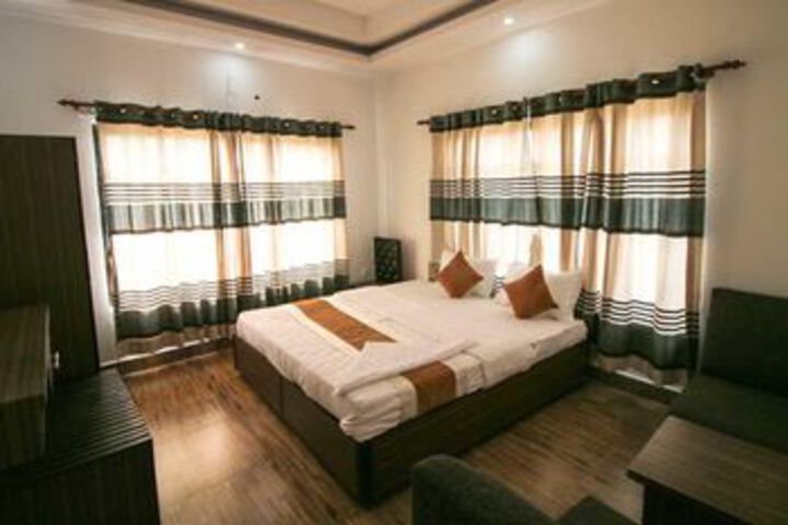 Room 3 of 12