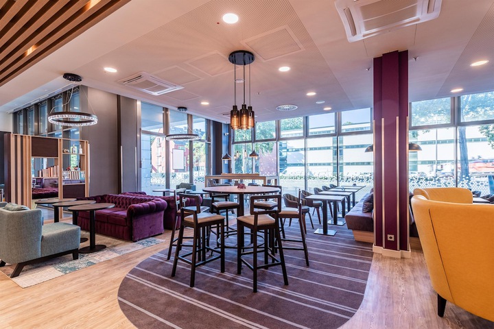 Entrance & Lobby