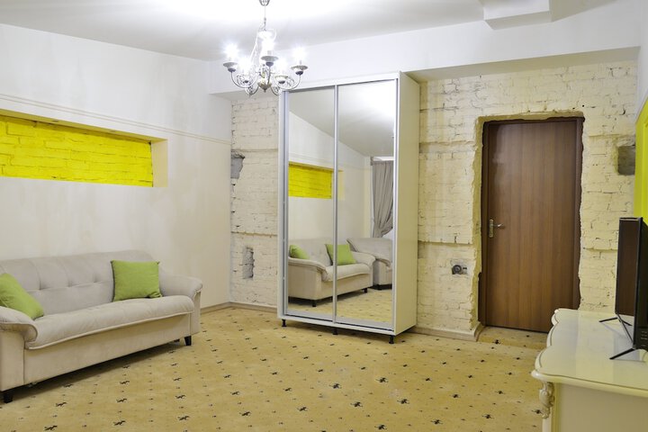 Room 2 of 27