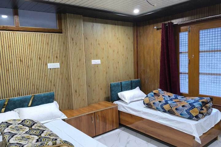 Room 6 of 23