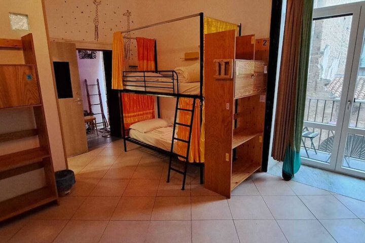 Room 4 of 28