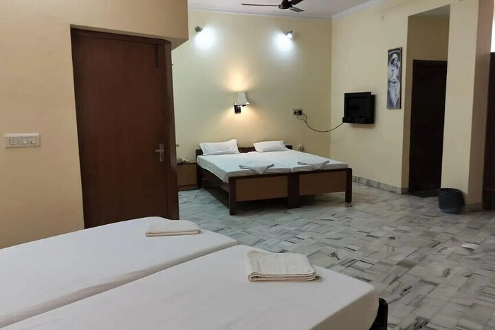 Room 2 of 11