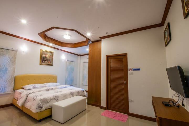 Room 8 of 28