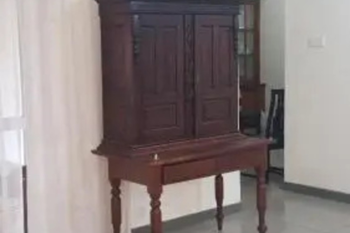 Room 13 of 18