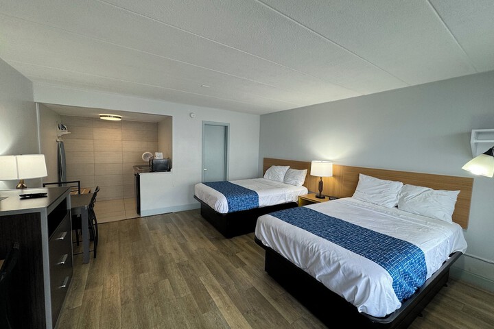2 Double Beds (10 of 18)