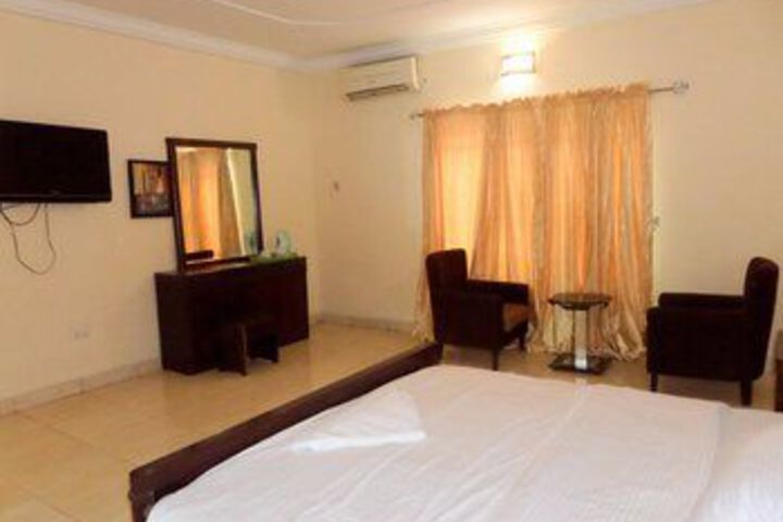 Room 10 of 23