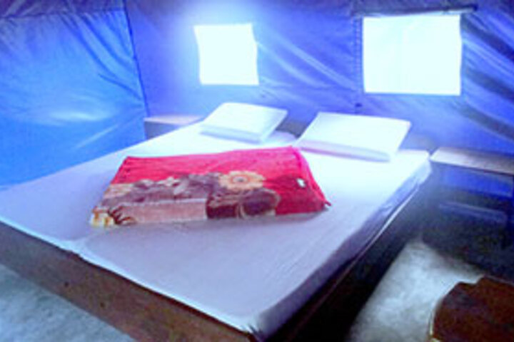 Tirthan Holidays Camp