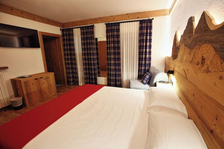 Room 15 of 48