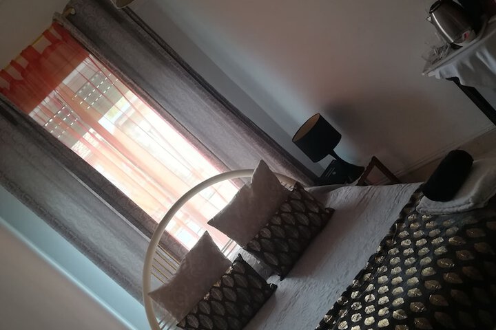 Room 10 of 29