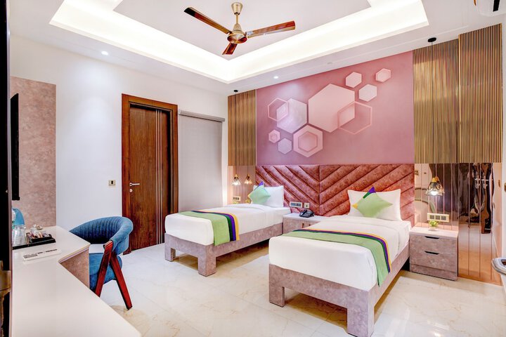 Room 13 of 38