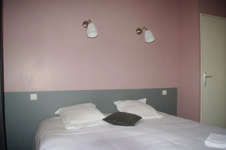 Room 4 of 16
