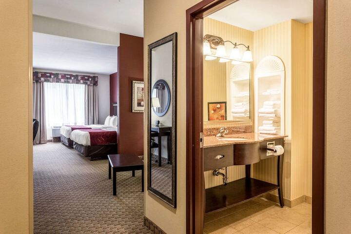1 King Bed Suite (16 of 20)