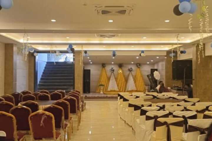 Ballroom/Hall 11 of 12