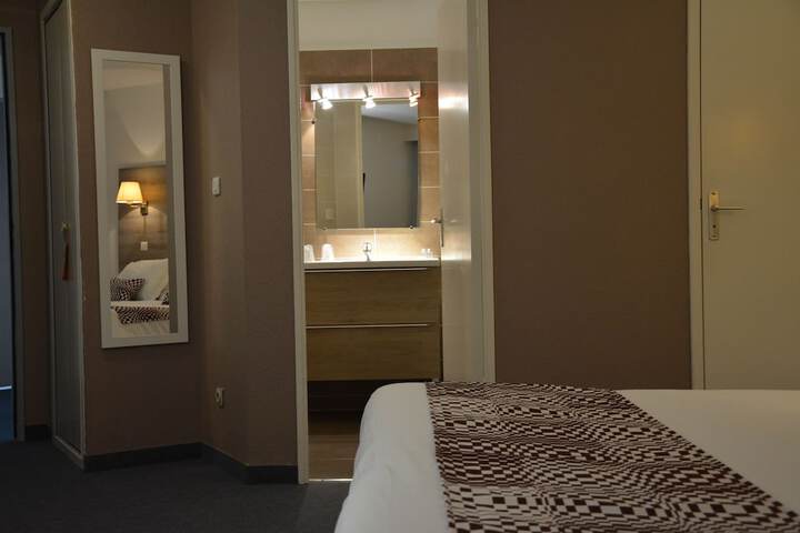 Room 9 of 32