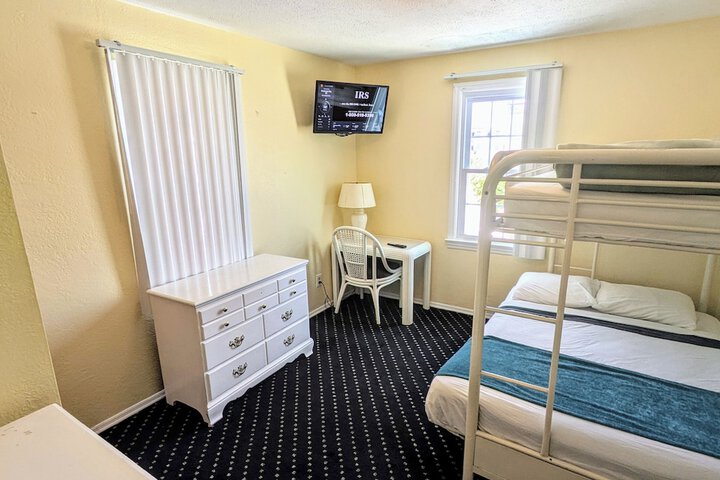 Room 27 of 64