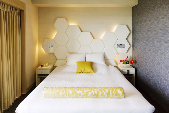 Room 15 of 145