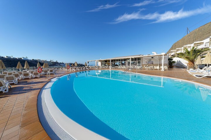 Hotel with Pool