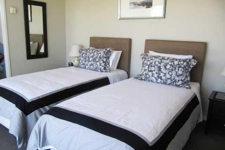 Room 4 of 28