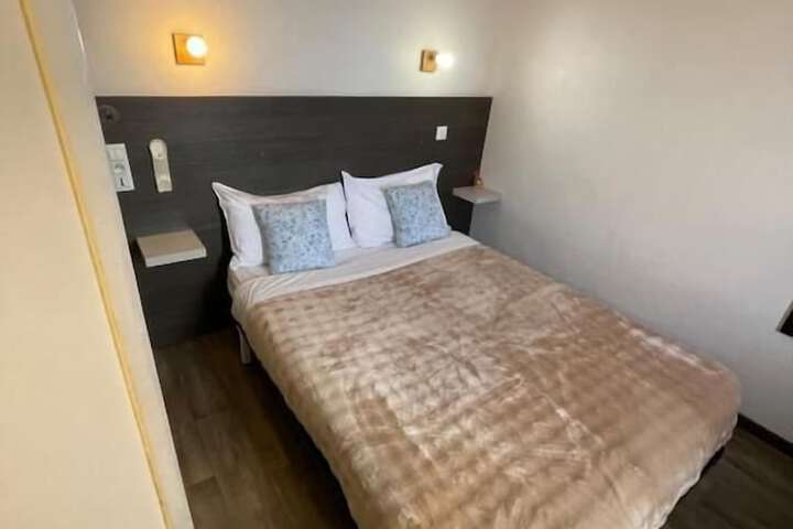Room 34 of 87