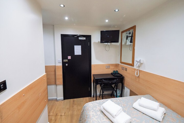 Room 8 of 46