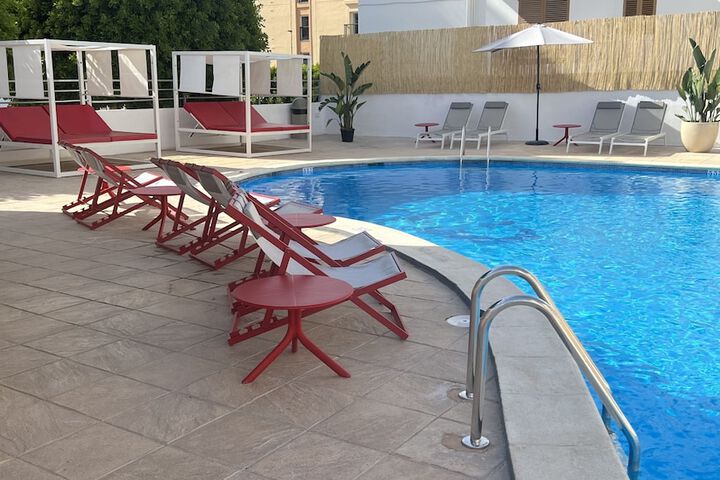 Hotel Pool