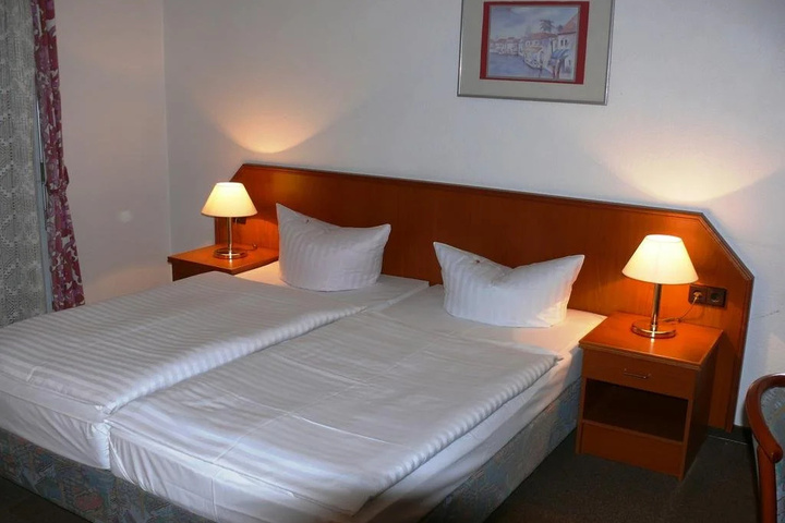 Room 2 of 11