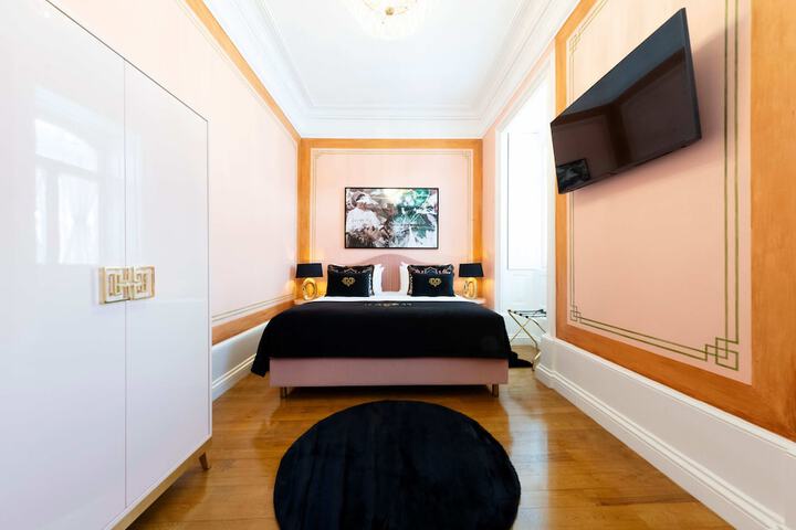 Room 3 of 44