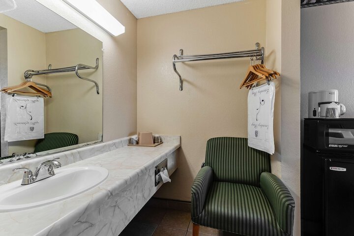 2 Double Beds (6 of 15)
