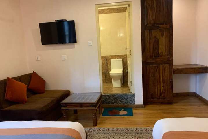 Room 6 of 24