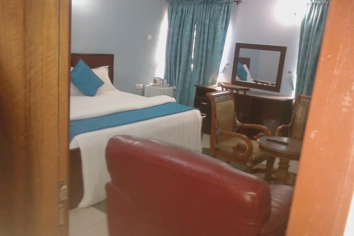 Room 8 of 19