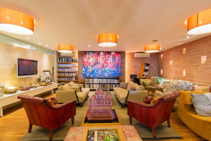 Entrance & Lobby
