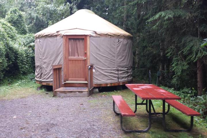 Photo of Snowflower Camping Resort 16 ft. Yurt 10
