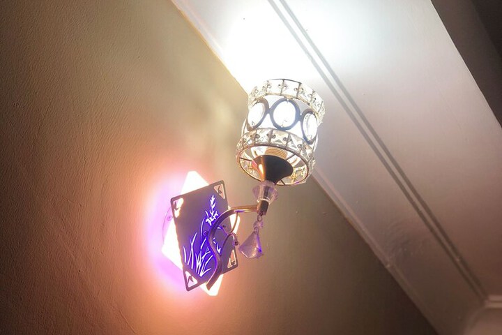 Room 4 of 6