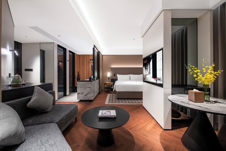 Room 13 of 70