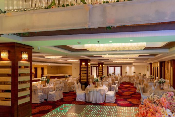 Ballroom/Hall 48 of 74