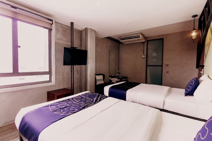 Room 9 of 69