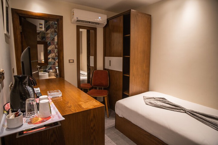 Room 40 of 87