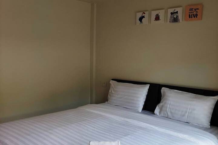 Room 3 of 37