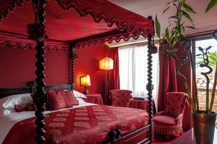 Room 47 of 122