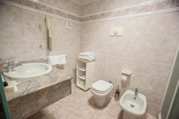 Room 21 of 35