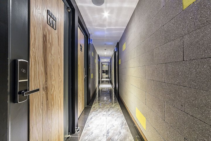 Ballroom/Hall 15 of 26