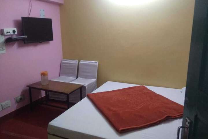 Room 10 of 28