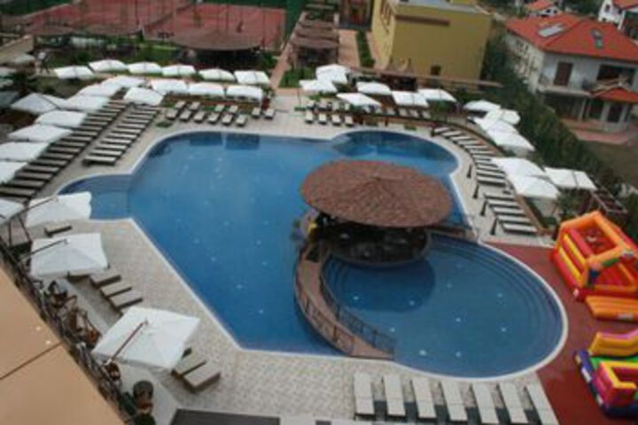 Photo 12