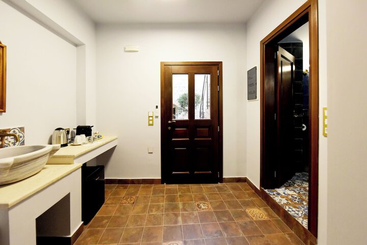 Room 28 of 60