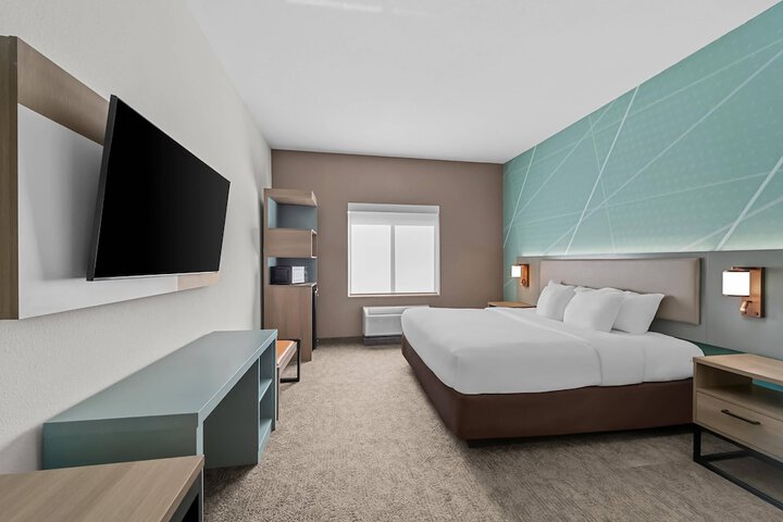 Room 32 of 68